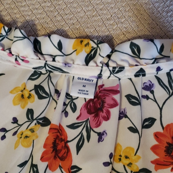 Top - Picture 2 of 4